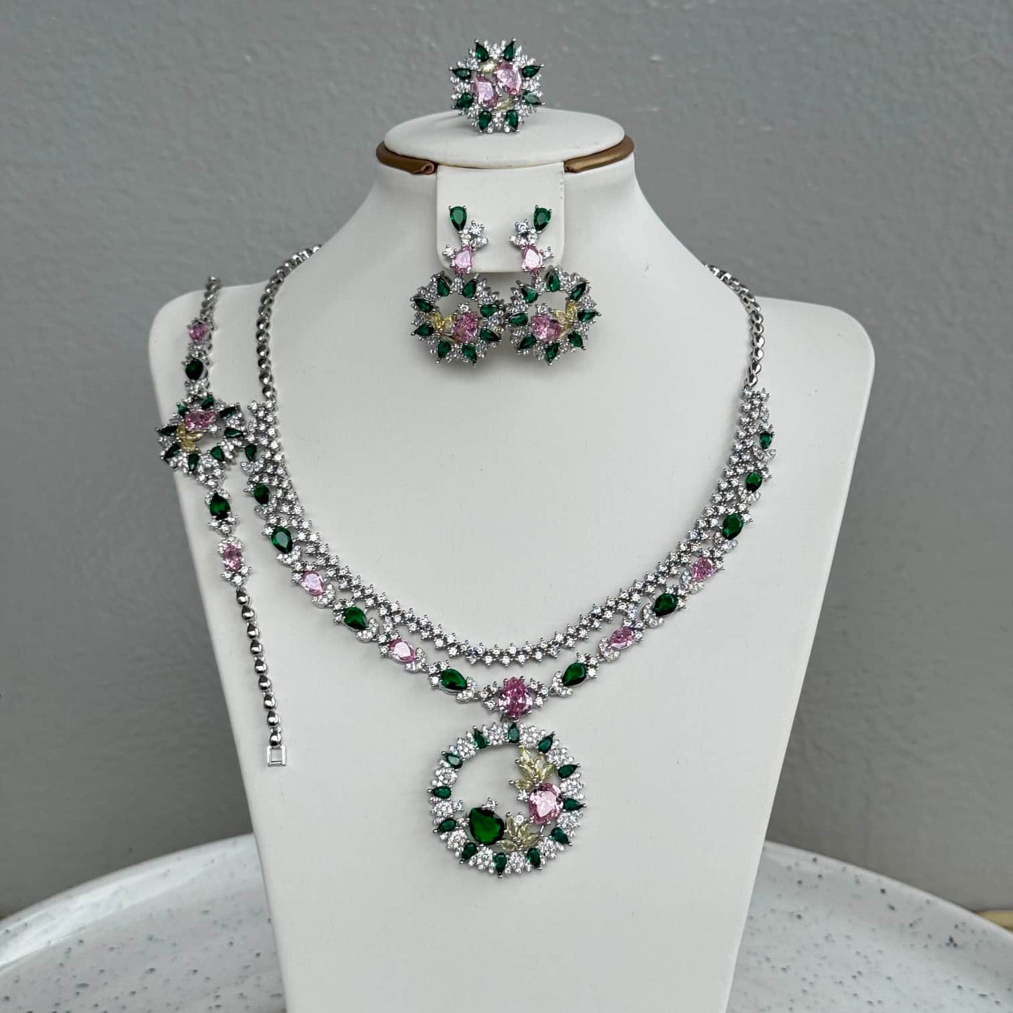 Stylish Drop Pendant Cubic Zirconia Complete Jewelry Set - Green