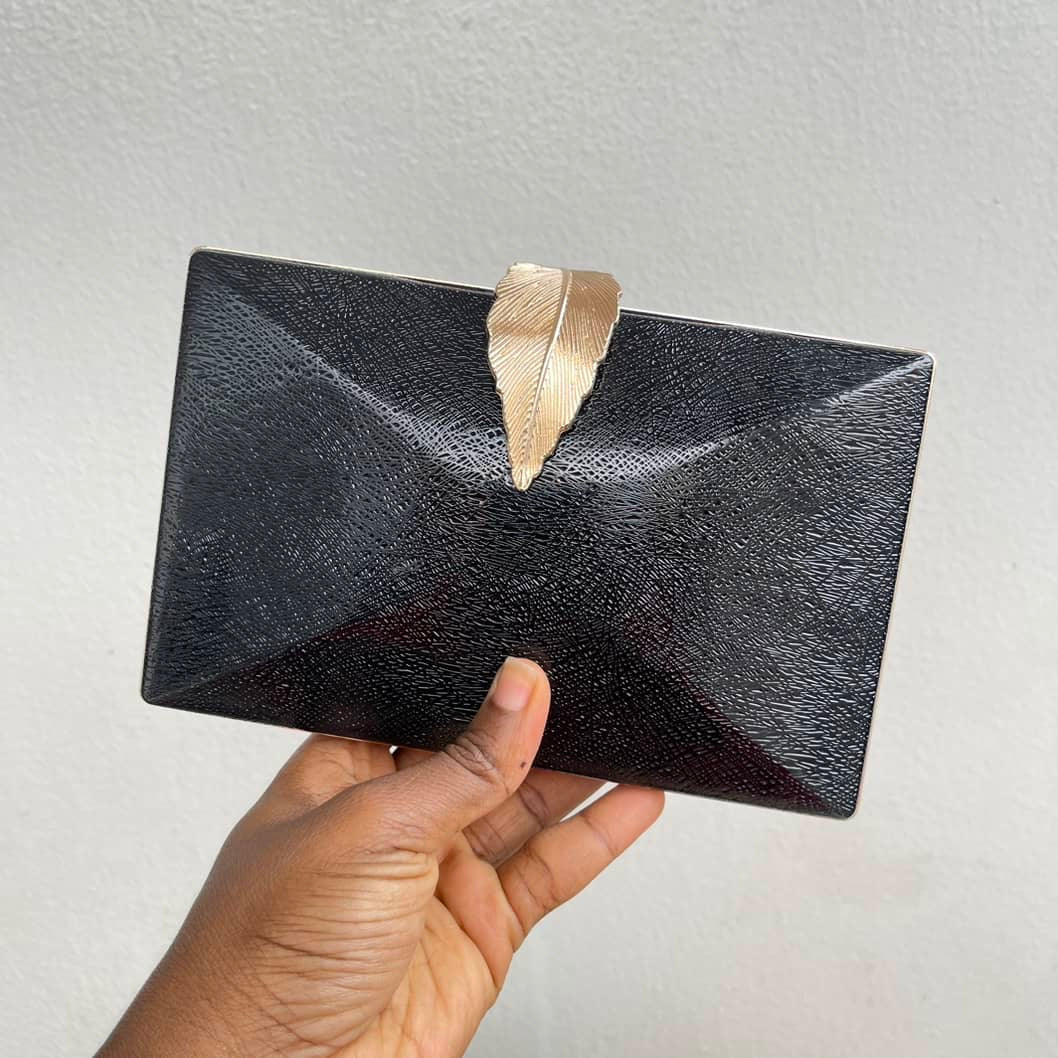 Leaf Clasp Geometric Shape Plain Clutch Purse - Black