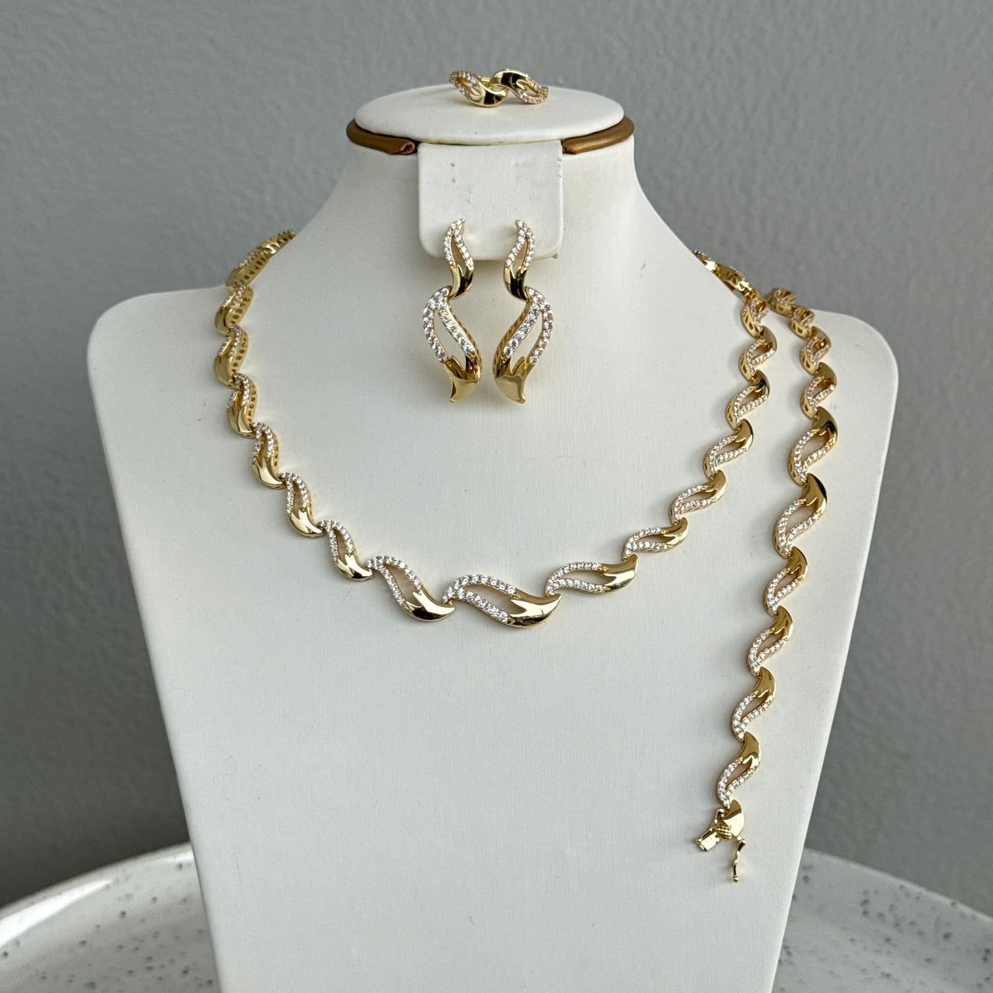 Luxury Simple Choker Round Cubic Zirconia 4 Piece Jewelry Set