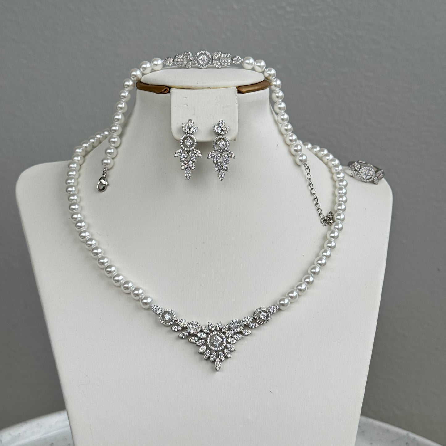 Pearl Round Cubic Zirconia Pendant Complete Jewelry Set