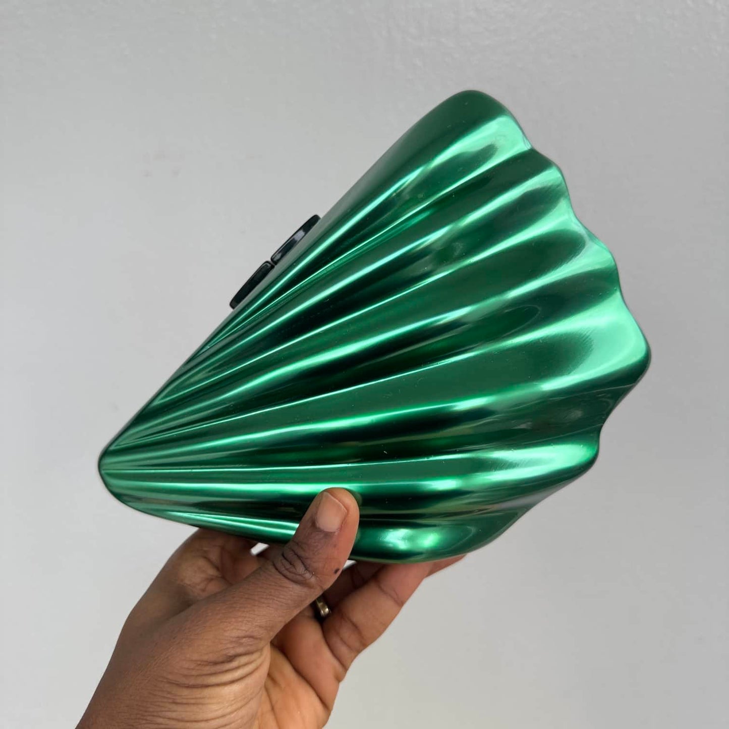 Shell Design Metallic Acrylic Clutch Purse