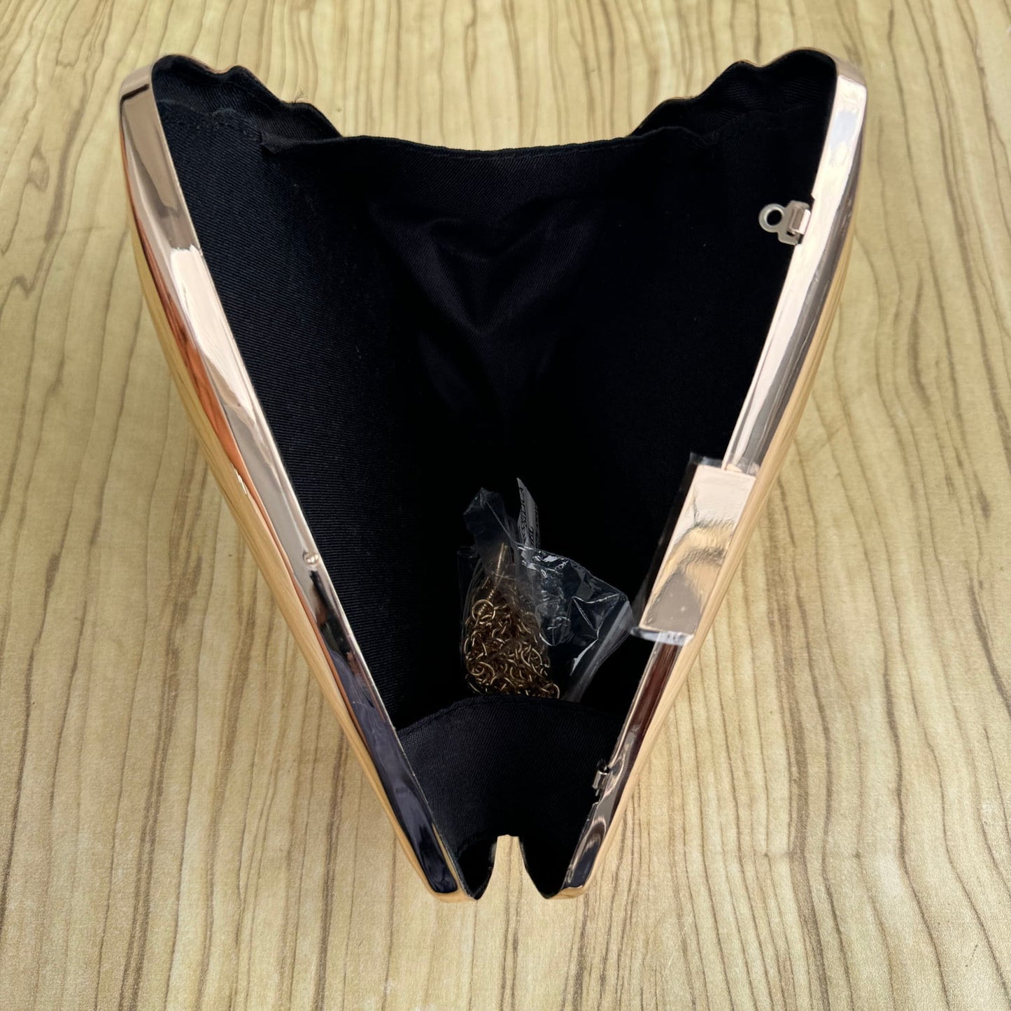 Shell Design Metallic Acrylic Clutch Purse