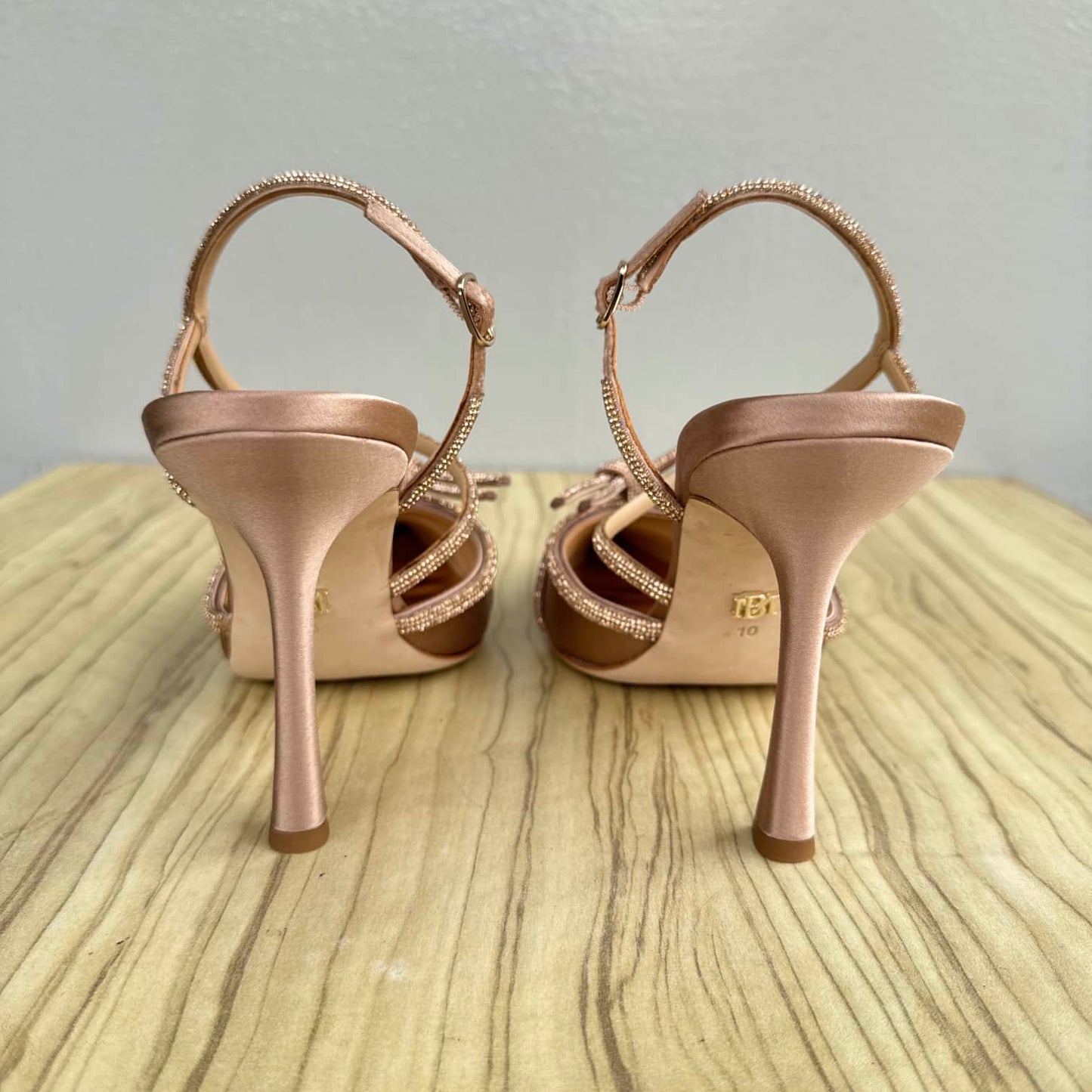 Badgley Mischka Ankle Strap Pointed Toe Heeled Pump - Size 41