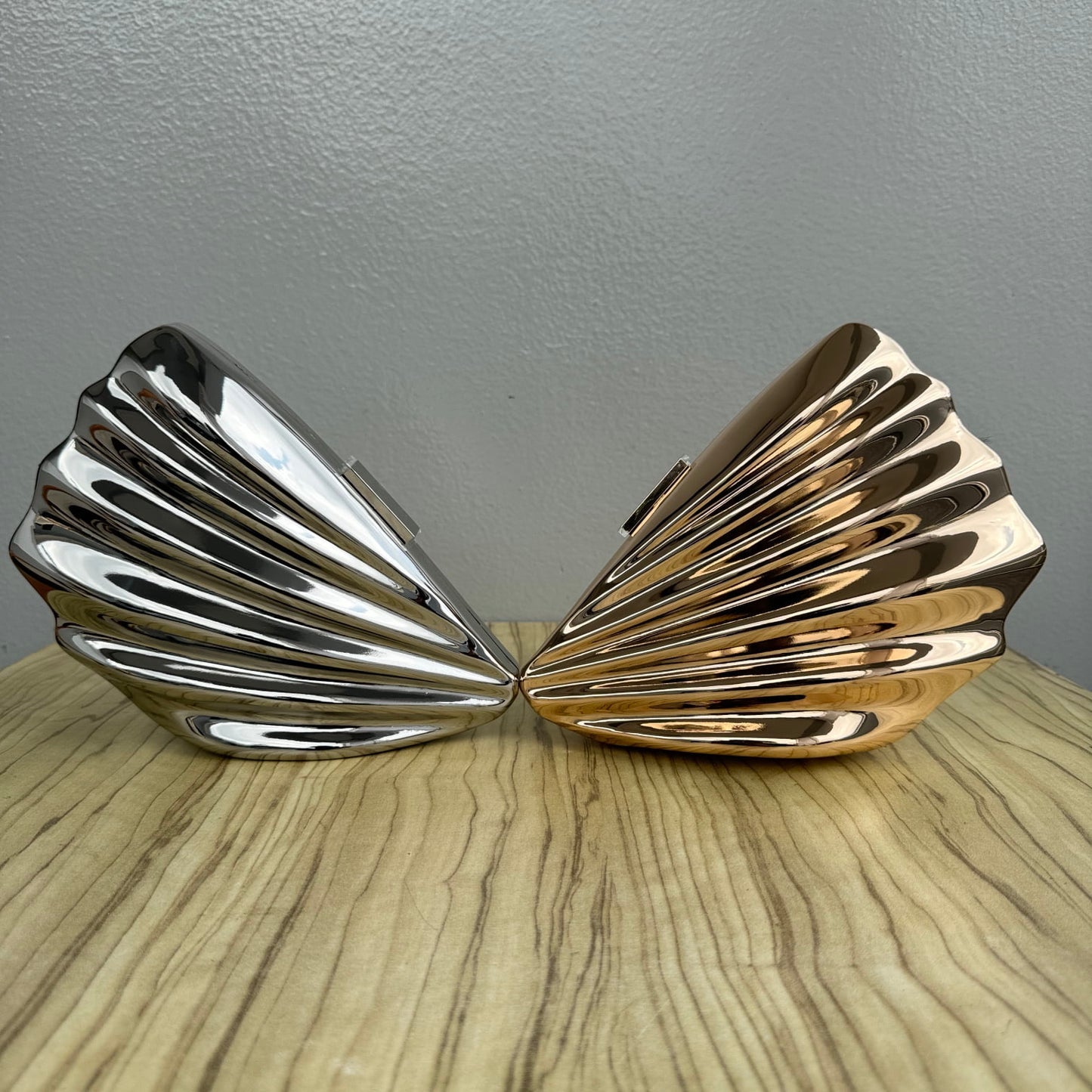 Shell Design Metallic Acrylic Clutch Purse