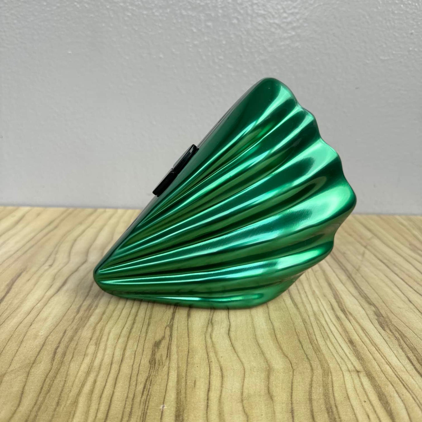 Shell Design Metallic Acrylic Clutch Purse