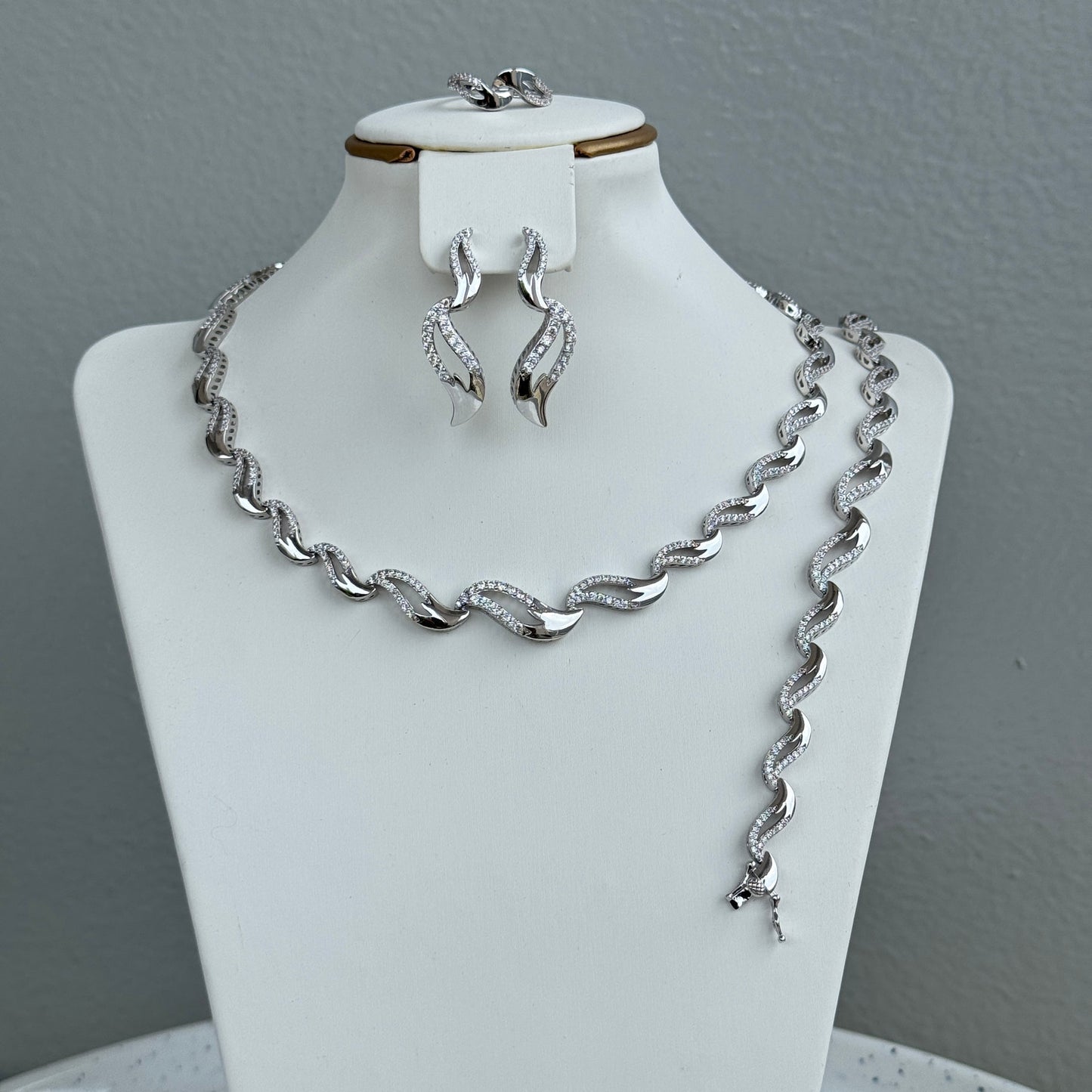 Luxury Simple Choker Round Cubic Zirconia 4 Piece Jewelry Set